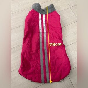 Waterproof，fleece-lined dog jacket